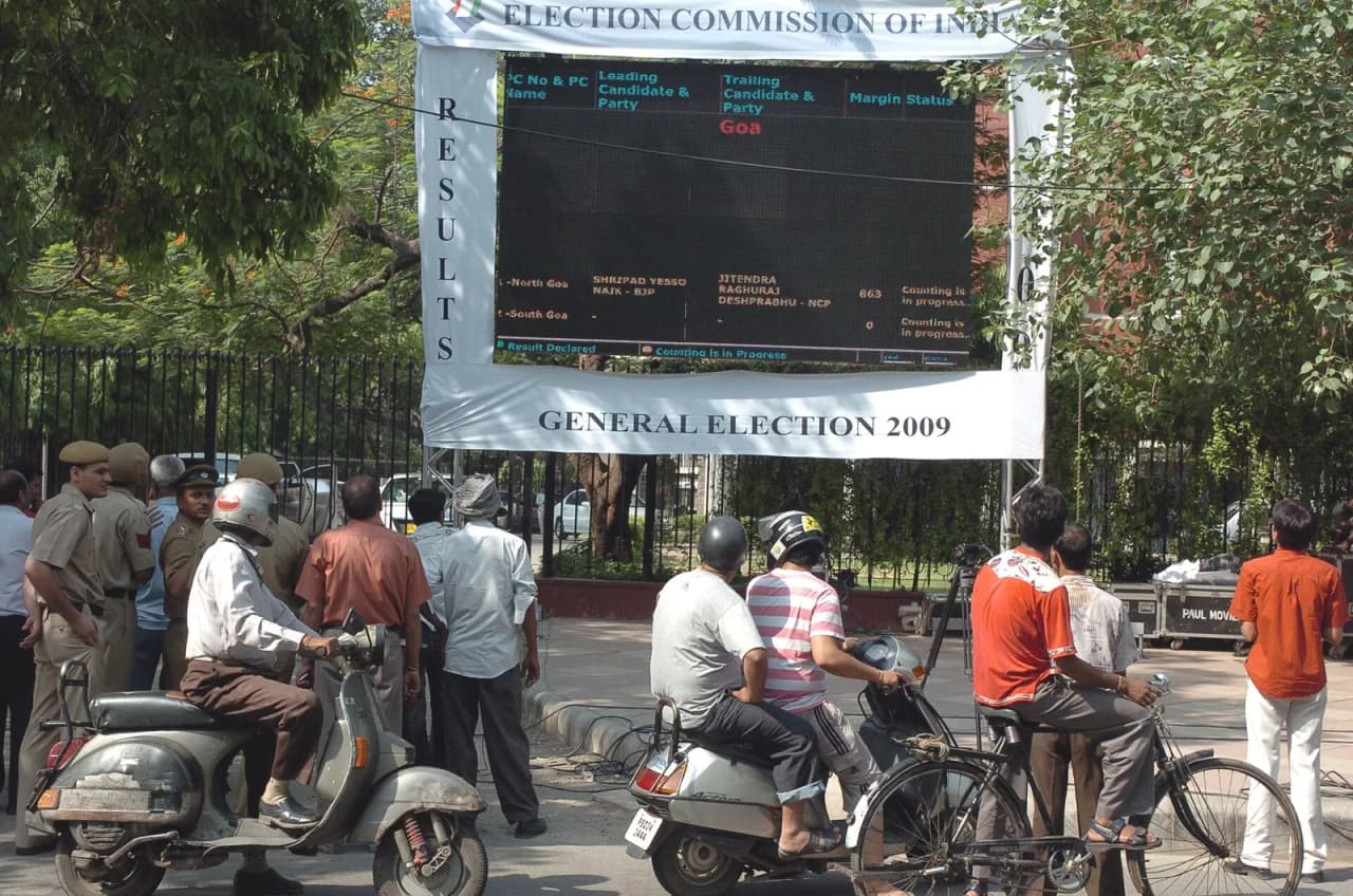 The Electronic Digital Display Board at the office of the Election Commission of India displaying the results of General Election-2009 for the public, at Nirvachan Sadan, in New Delhi on May 16, 2009